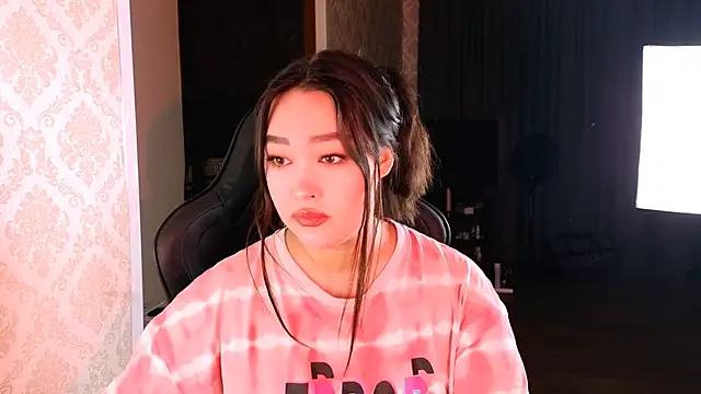 Snapshot of Emma_Uilson chatting on 25, 11, 2025 Emma Uilson online show from 25, 11, 2025