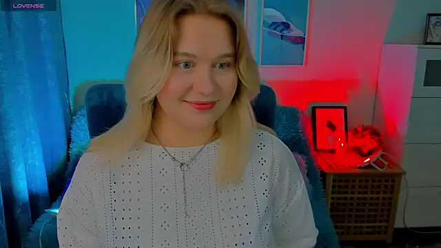 Snapshot of LouiseMous chatting on 27, 11, 2025 LouiseMous online show from 27, 11, 2025