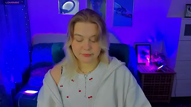 Snapshot of LouiseMous chatting on 29, 11, 2025 LouiseMous online show from 29, 11, 2025