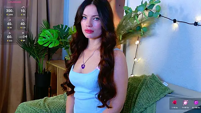 Taylla Nouell online show from 2, 12, 2025