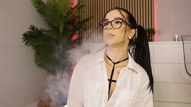 Snapshot of Miss_Denisse chatting on 2, 12, 2025 Miss Denisse online show from 2, 12, 2025