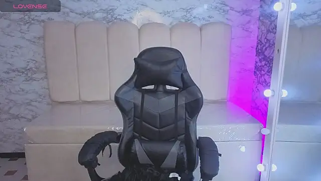 Snapshot of Maleja_v_ chatting on 20, 11, 2025 Maleja v online show from 20, 11, 2025