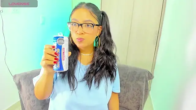 evelisse  online show from 5, 4, 2026