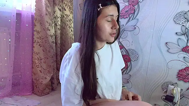 Snapshot of KristinaScott chatting on 27, 11, 2025 KristinaScott online show from 27, 11, 2025