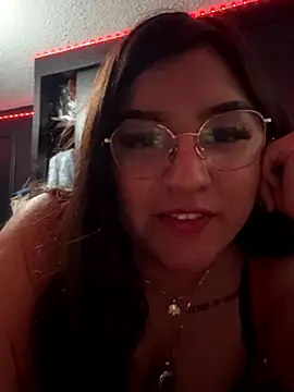 Snapshot of love_queen02 chatting on 29, 11, 2025 love queen02 online show from 29, 11, 2025