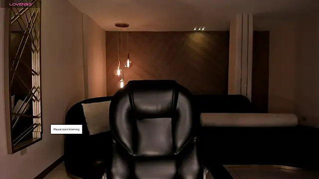 Snapshot of HaileyRoss_ chatting on 8, 6, 2026 HaileyRoss online show from 8, 6, 2026