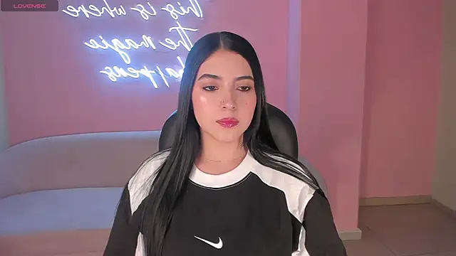 Snapshot of HaileyRoss_ chatting on 12, 7, 2026 HaileyRoss online show from 12, 7, 2026