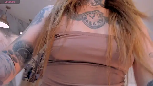 CarlaBrunni online show from 2, 12, 2025