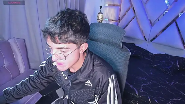 Snapshot of sayronvg chatting on 21, 11, 2025 sayronvg online show from 21, 11, 2025