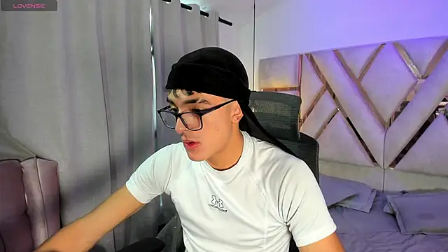 Snapshot of sayronvg chatting on 26, 11, 2025 sayronvg online show from 26, 11, 2025