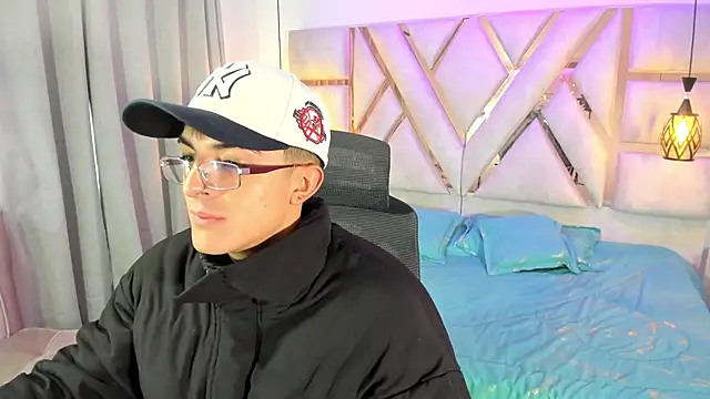 Snapshot of sayronvg chatting on 1, 12, 2025 sayronvg online show from 1, 12, 2025