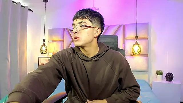 Snapshot of sayronvg chatting on 2, 12, 2025 sayronvg online show from 2, 12, 2025