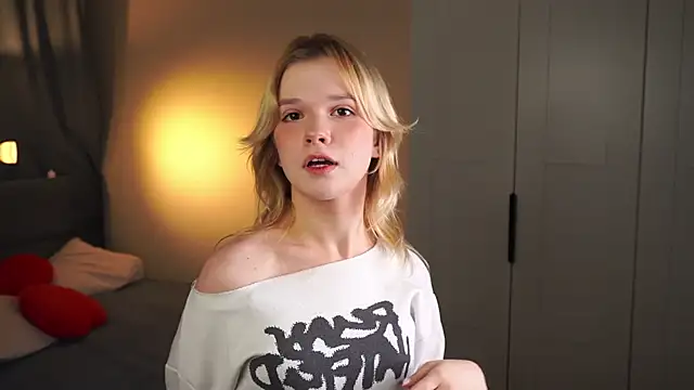 Snapshot of PhillisEsplin chatting on 22, 11, 2025 PhillisEsplin online show from 22, 11, 2025