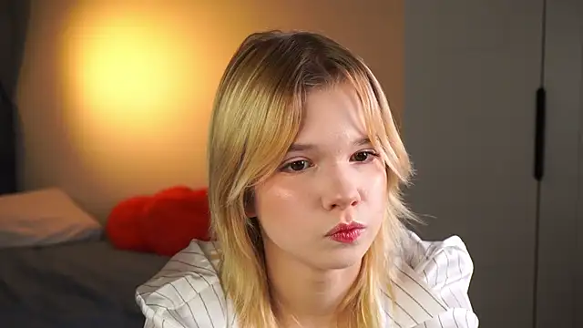 Snapshot of PhillisEsplin chatting on 23, 11, 2025 PhillisEsplin online show from 23, 11, 2025