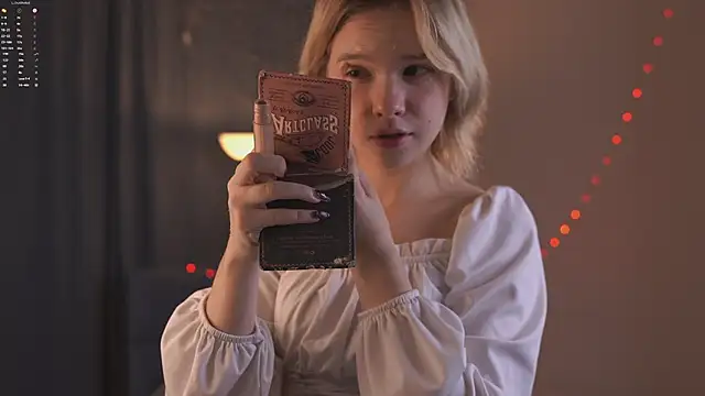 Snapshot of PhillisEsplin chatting on 15, 12, 2025 PhillisEsplin online show from 15, 12, 2025