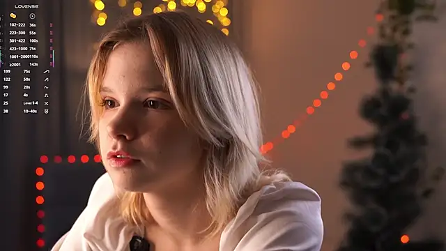 Snapshot of PhillisEsplin chatting on 22, 12, 2025 PhillisEsplin online show from 22, 12, 2025