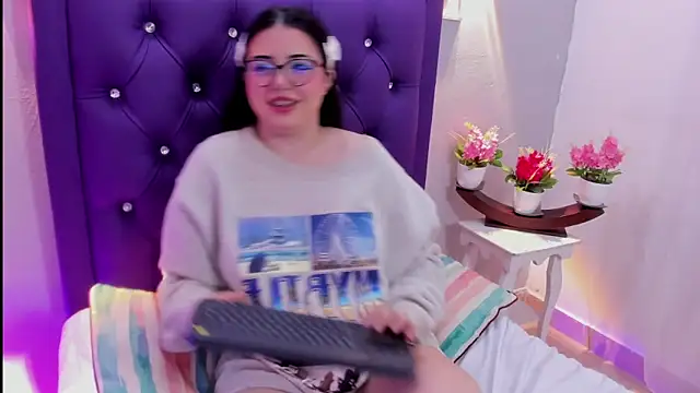 Snapshot of Violeta_Morgan_ chatting on 1, 12, 2025 Violeta Morgan online show from 1, 12, 2025