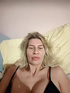 Snapshot of NaughtyClaudia_ chatting on 15, 12, 2025 NaughtyClaudia online show from 15, 12, 2025