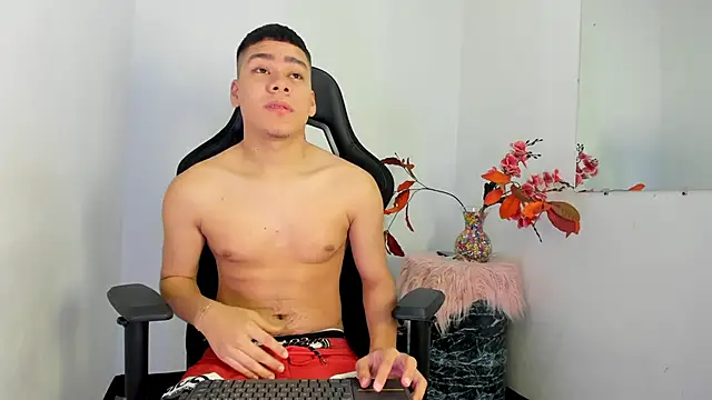 Lucastorrez01 online show from 15, 1, 2026