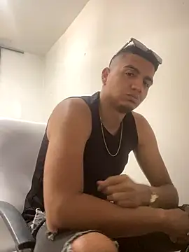 Snapshot of lester_rose chatting on 19, 11, 2025 lester rose online show from 19, 11, 2025