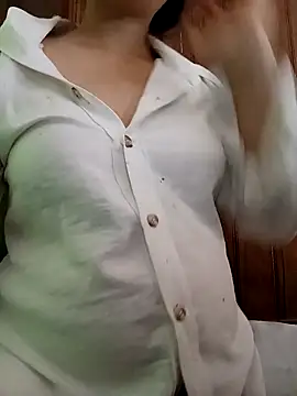 Snapshot of ChezyBaby chatting on 1, 12, 2025 ChezyBaby online show from 1, 12, 2025