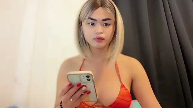 Snapshot of Miacums69 chatting on 18, 12, 2025 Miacums69 online show from 18, 12, 2025