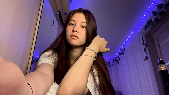 Snapshot of CutieSlim chatting on 18, 11, 2025 CutieSlim online show from 18, 11, 2025