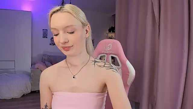 Tiffany Paw online show from 25, 2, 2026