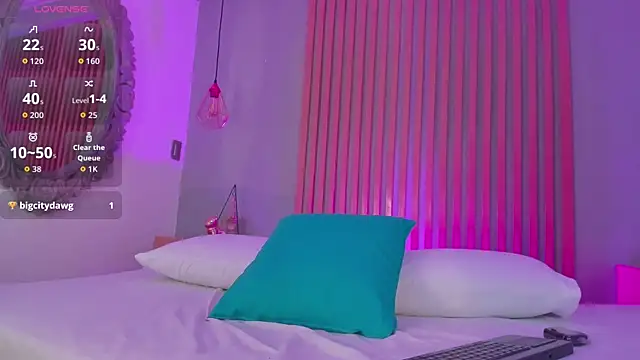 nicolesteele  online show from 26, 11, 2025