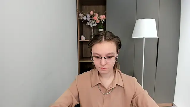 Snapshot of DelphaBoven chatting on 19, 11, 2025 DelphaBoven online show from 19, 11, 2025