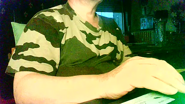 Snapshot of ALBONU73 chatting on 17, 11, 2025 ALBONU73 online show from 17, 11, 2025