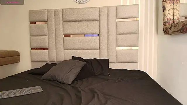 LittlePeach  online show from 1, 12, 2025