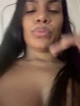 Snapshot of ArielleMillerr- chatting on 16, 12, 2025 ArielleMillerr- online show from 16, 12, 2025