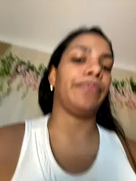 Snapshot of ArielleMillerr- chatting on 17, 12, 2025 ArielleMillerr- online show from 17, 12, 2025