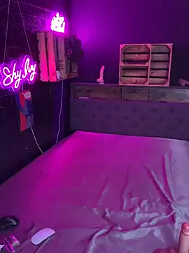 Shy-Ivy online show from 4, 12, 2025