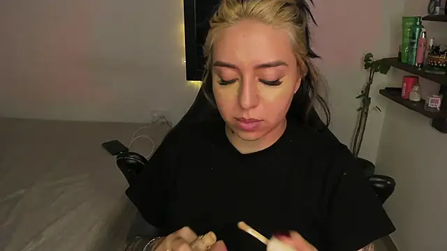 VeloraVyxen  online show from 14, 12, 2025