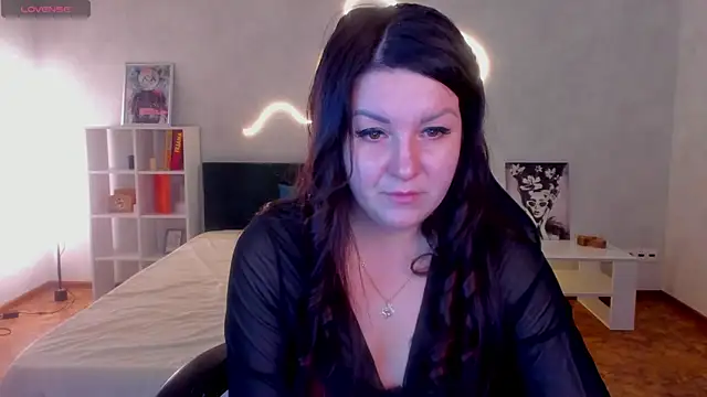 still  her online show from 28, 11, 2025