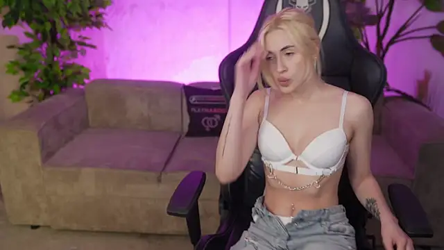 Kara cat online show from 4, 4, 2026