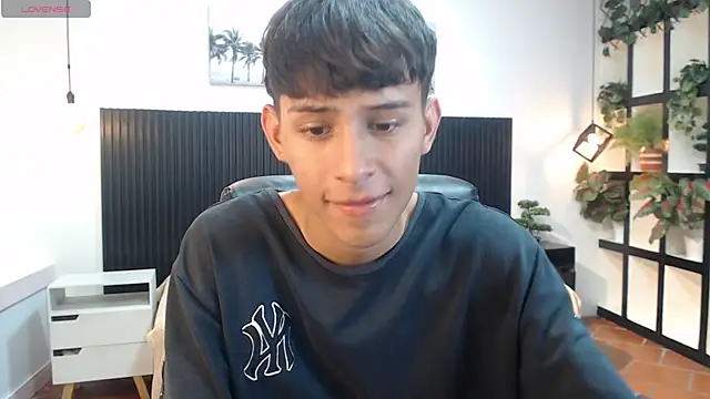 Snapshot of DraxBlade09 chatting on 18, 12, 2025 DraxBlade09 online show from 18, 12, 2025