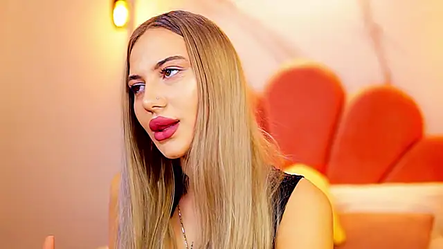 Snapshot of Chloe_GraceeX chatting on 4, 12, 2025 Chloe GraceeX online show from 4, 12, 2025