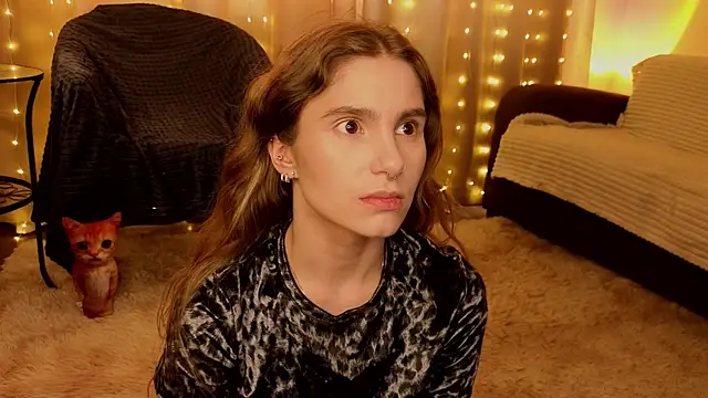 Snapshot of RozanneJordan chatting on 7, 5, 2026 RozanneJordan online show from 7, 5, 2026