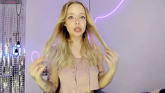 lucy loy online show from 20, 11, 2025