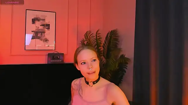 lucy loy online show from 15, 4, 2026