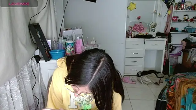 Snapshot of Nanylux chatting on 18, 12, 2025 Nanylux online show from 18, 12, 2025