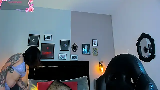 Annie Petters online show from 5, 12, 2025