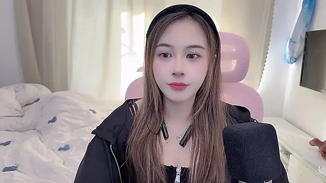 Snapshot of TTtia_ chatting on 17, 12, 2025 TTtia online show from 17, 12, 2025