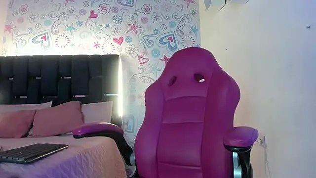 ISA RIVAS online show from 5, 12, 2025