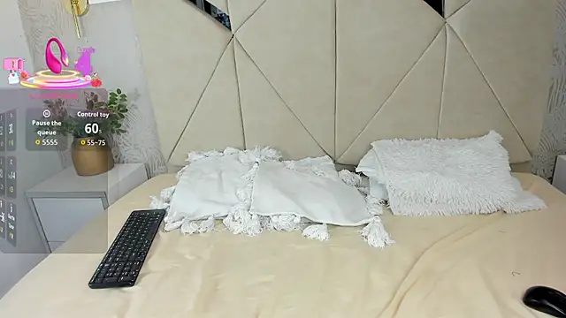 NathalieRoss1 online show from 18, 12, 2025