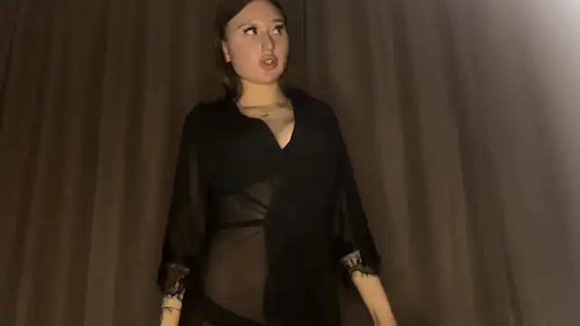 Snapshot of DivaRay chatting on 4, 12, 2025 DivaRay online show from 4, 12, 2025