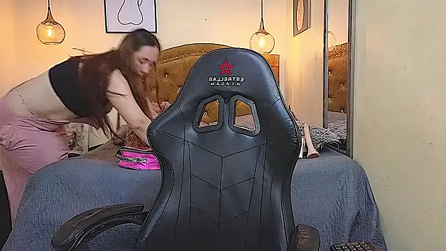 Lily Sanderss online show from 19, 12, 2025